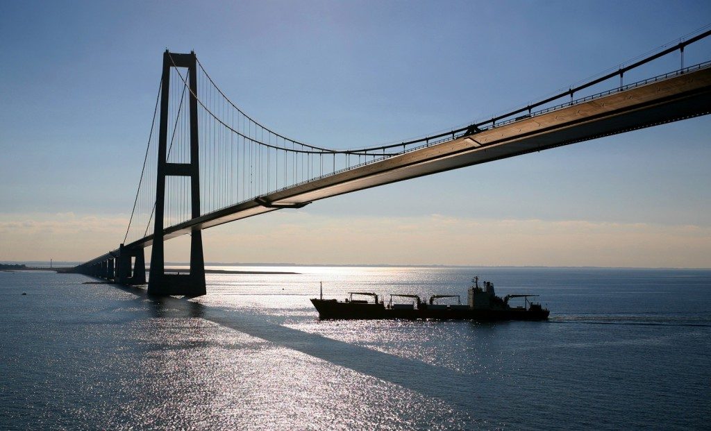 oresund-bridge-danmark-sweden-anti-graffiti-coating-mavro-1024x621-1024x621