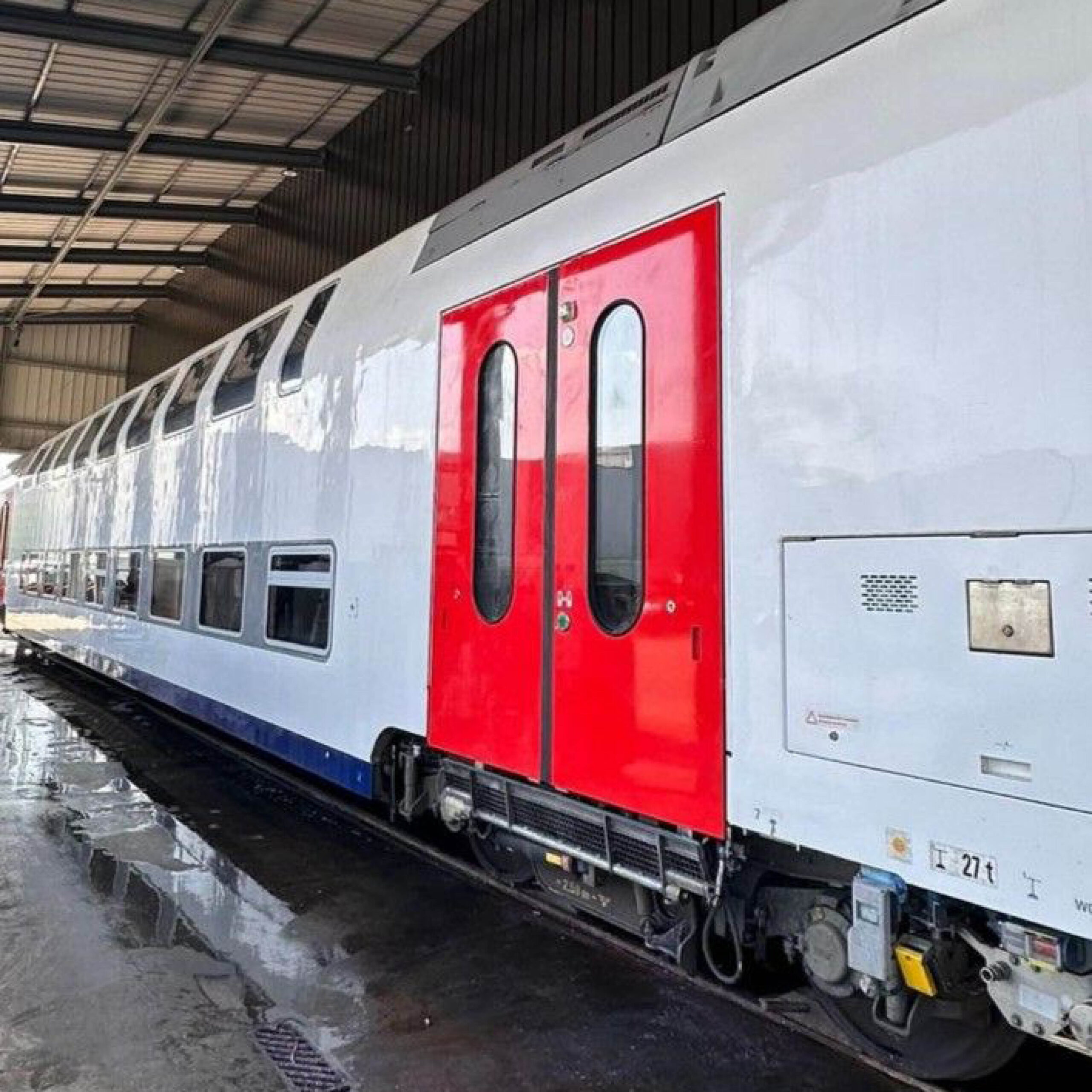 NMBS Trein na het verwijderen van graffiti
